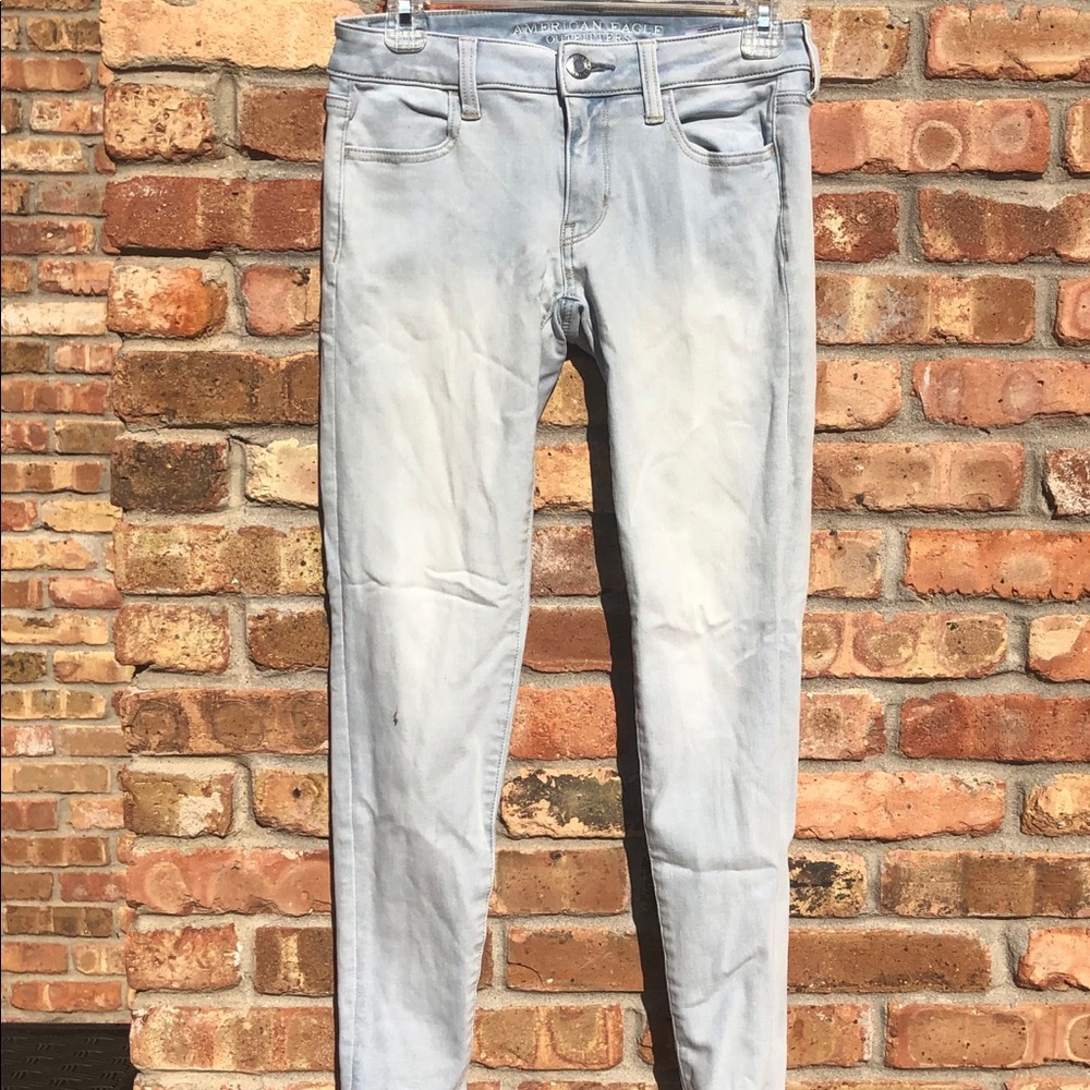 AMERICAN EAGLE LIGHT WASH JEGGINGS